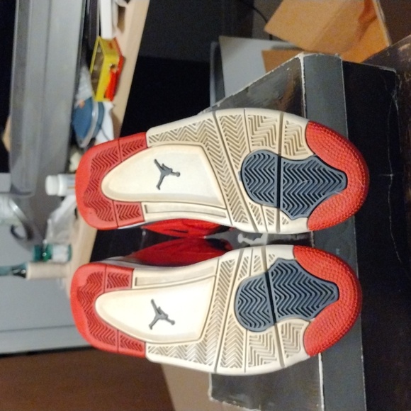 Jordan 4 retro Fiba (2019). Size 9.5m - Picture 7 of 7